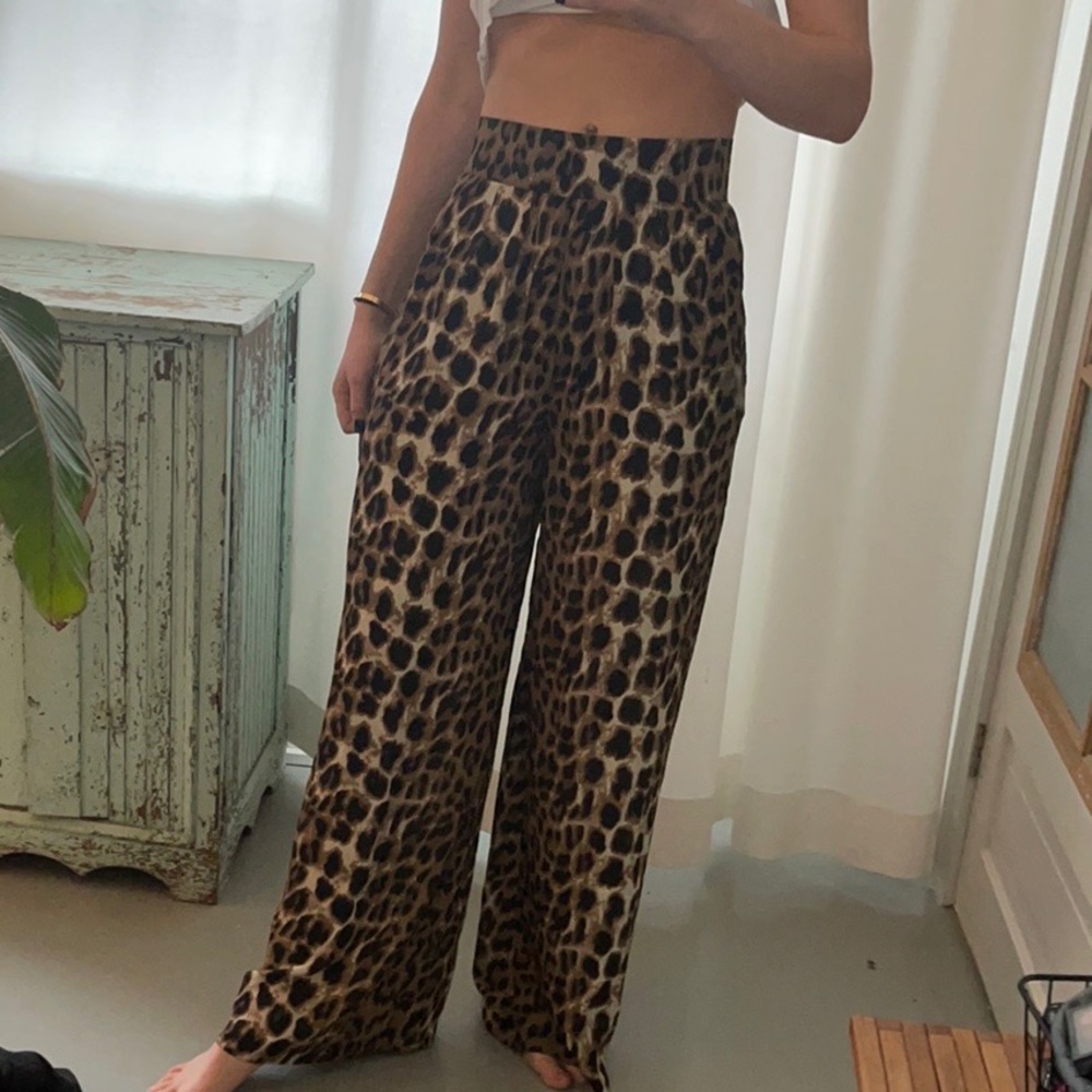 Never worn Jeu Illimité cheetah flare pant